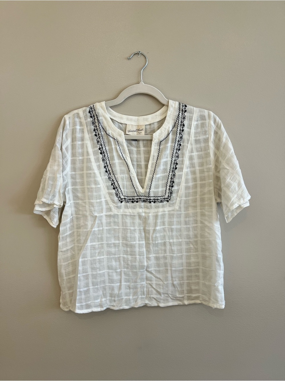 Universal Thread Embroidered Top - Picture 6 of 6